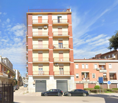 2° piano con ascensore e box piano terra